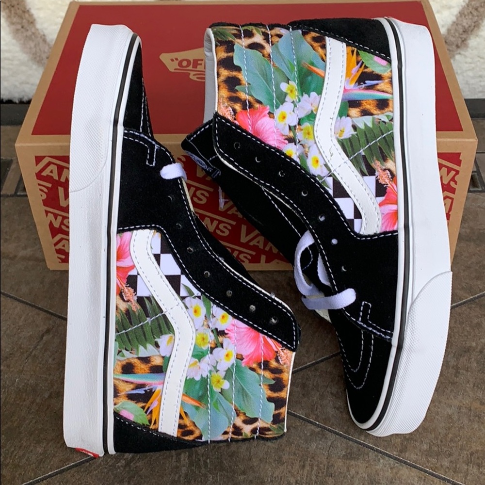 ••VANS SK8-Hi TROPICALANMICHK TRWHTMLT WMNS - Picture 6 of 16